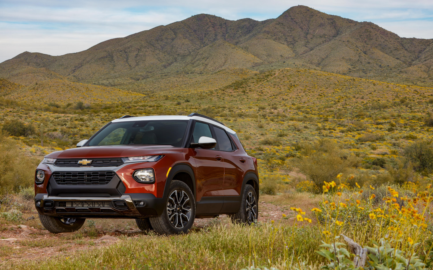 Comparison Chevrolet Trailblazer ACTIV 2021 vs Toyota RAV4 TRD